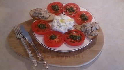 Закуска из томатов и творога