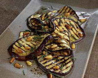 Закуска из жареных баклажанов