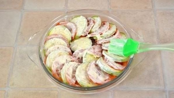 запеченные кабачки и помидоры с сыром