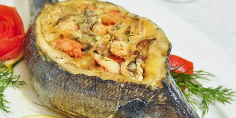 Рецепт дорадо, фаршированная жюльеном из морепродуктов