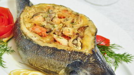 Дорадо, фаршированная жюльеном из морепродуктов