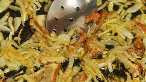 дорадо, фаршированная жюльеном из морепродуктов