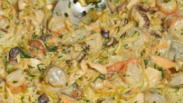 дорадо, фаршированная жюльеном из морепродуктов