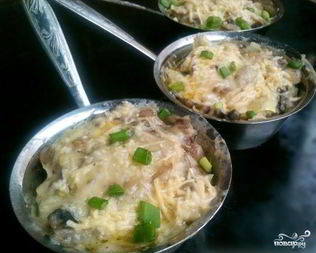 Грибной жульен со сметаной