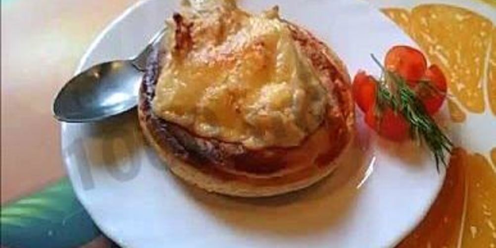 Рецепт куриного жульена в слоеном тесте в воловане