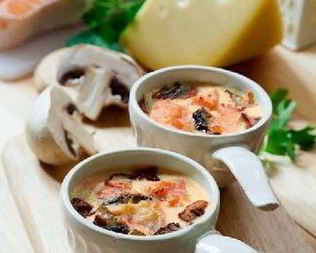 Румяный жюльен с рыбой