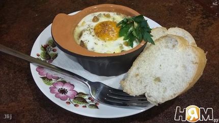 Жульен из грибов под яйцом