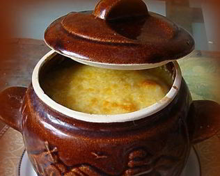 Жульен на молоке с курицей и грибами в горшочках