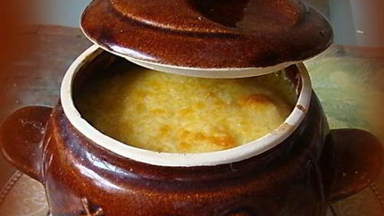 Жульен на молоке с курицей и грибами в горшочках