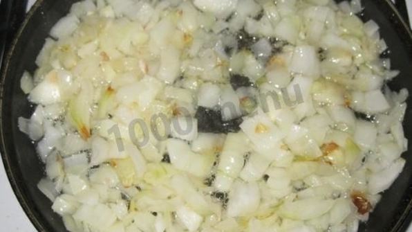 жульен с курицей и грибами на сковороде