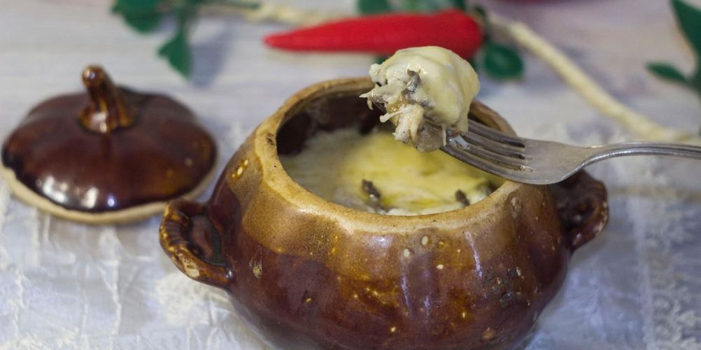 Рецепт жульена в горшочке с курицей и грибами