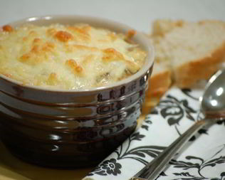 Жюльен с говядиной и шампиньонами