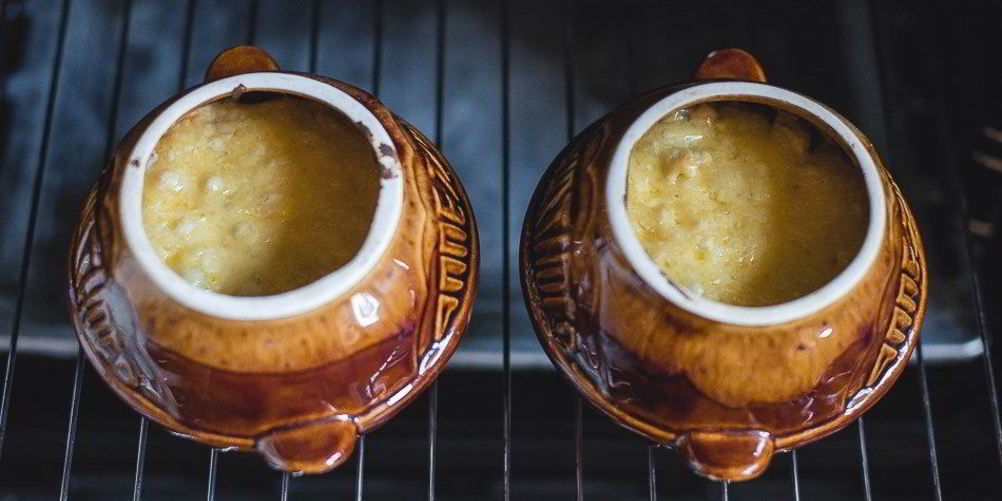 Рецепт жюльена с грибами и курицей в глиняных горшочках