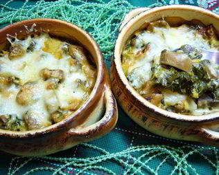 Жюльен с грибами и шпинатом