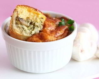 Жюльен с курицей, грибами и сметаной