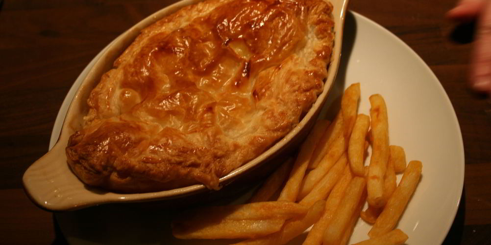 Рецепт жюльена с курицей и грибами под слоеным тестом