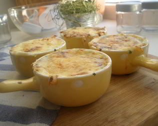 Жюльен с курицей и шпинатом