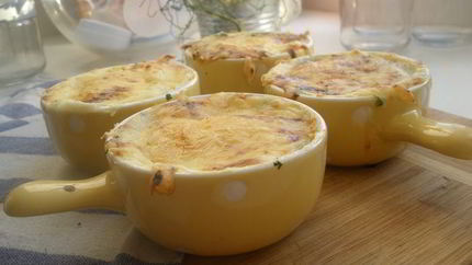 Жюльен с курицей и шпинатом